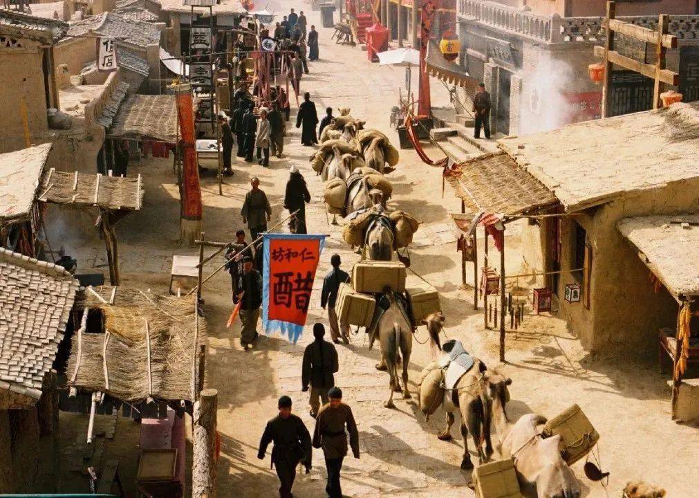 区境内,从明清时代的边防戍塞,到中国当代作家张贤亮创办的西部影城