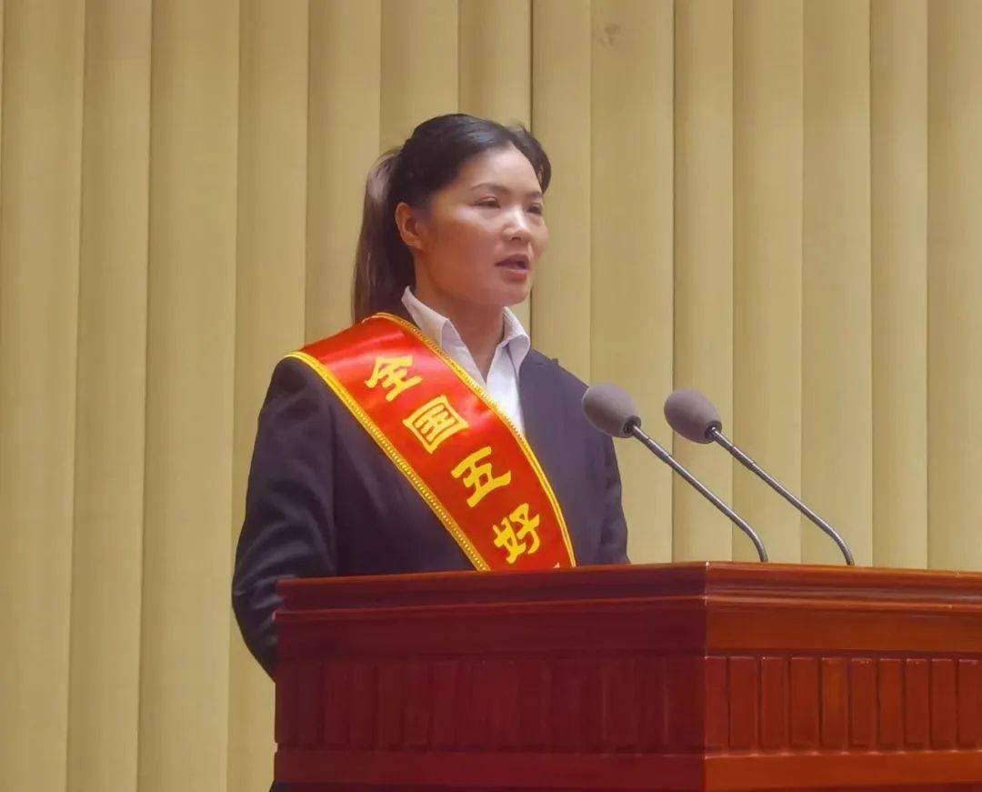 西畴县龙潭坡村小组村民,西畴县贵相维草莓种植专业合作社理事长 张贵