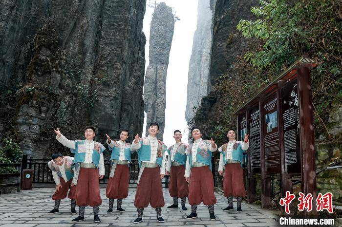 湖北7青年立异“稀奇民歌”推广土家传统文化