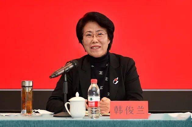 韩俊兰在参加中共,民盟,民进,共青团青联界委员联组讨论时强调 在推进