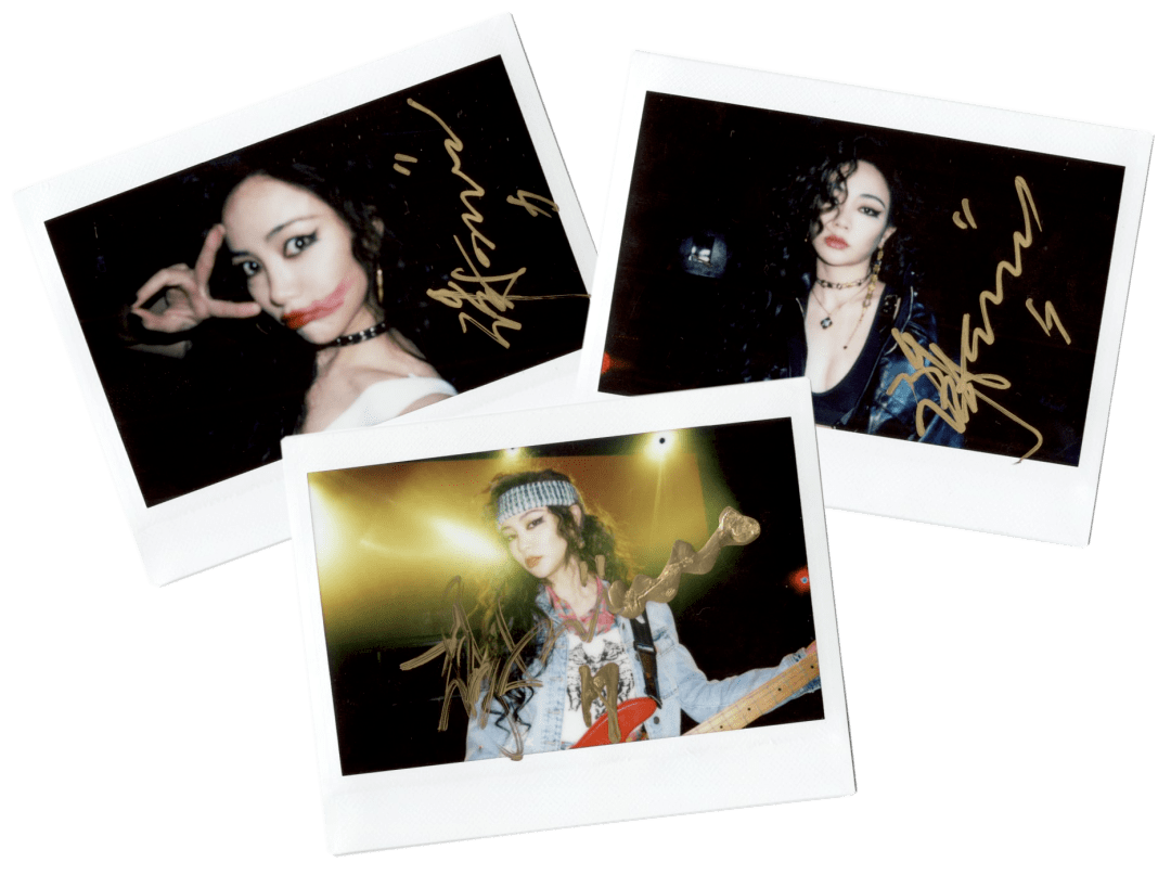 我们将随机抽取3位粉丝送出谢可寅独家签名拍立得