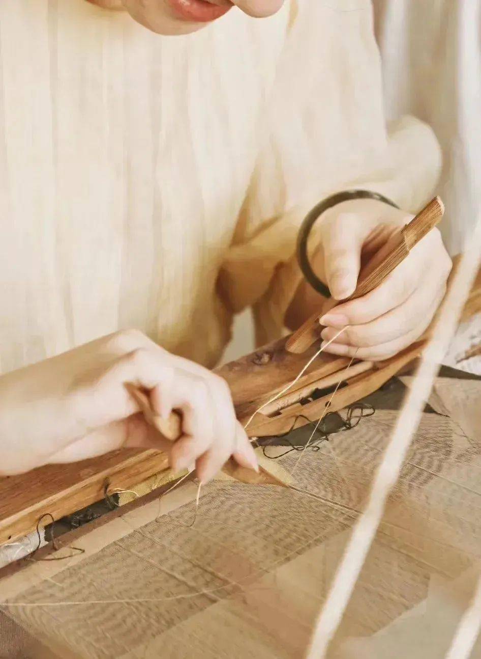 “一寸缂丝一寸金”,“一眼千年”的非遗时尚_工艺_中国_传统