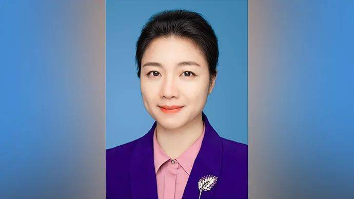 全票当选的"80后"美女县长辞去县长职务_邓谦_贵州省_修文县