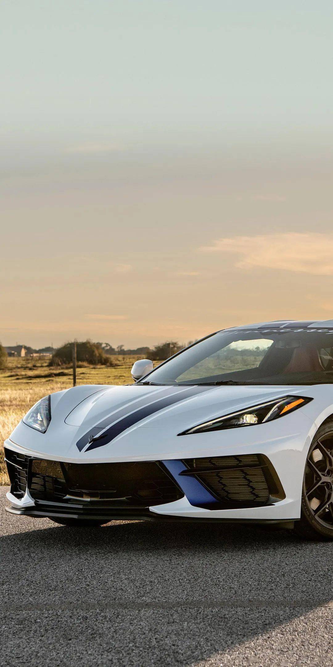 手机壁纸,点击图片,长按保存图片,在手机"设置"中添加成桌面或锁屏