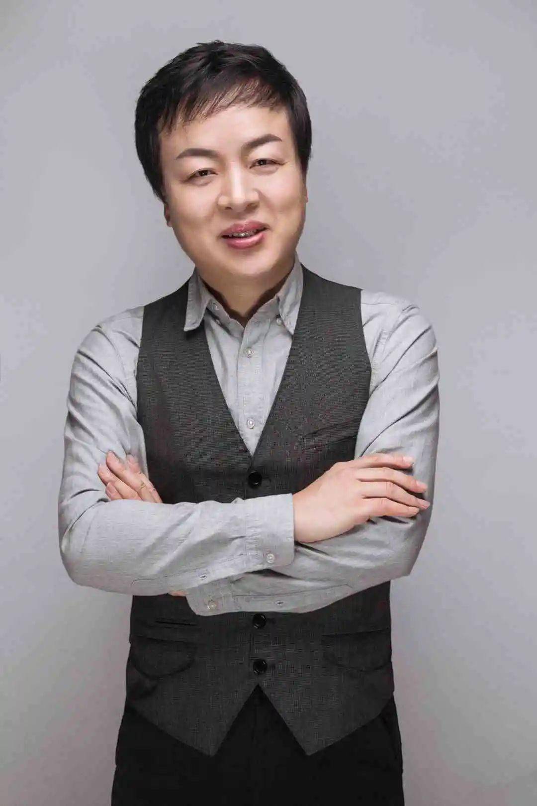 《人工智能超人》是著名少儿文学作家杨鹏的代表作《装在口袋里的爸爸