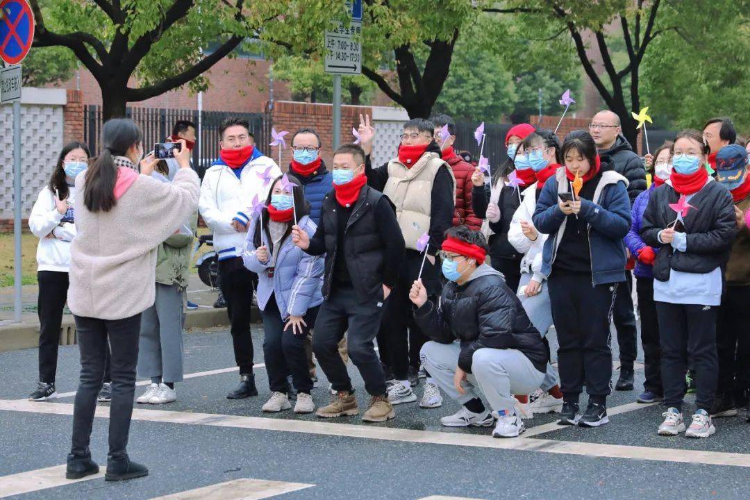 南翔镇党委副书记,镇长叶斌,嘉定区体育局副局长徐葵,南翔镇党委委员