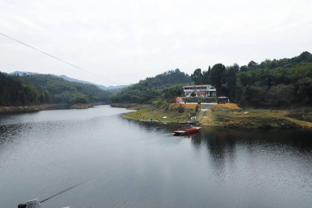 没想到吧,兴文有个渡口,就在._水库_步道_东风
