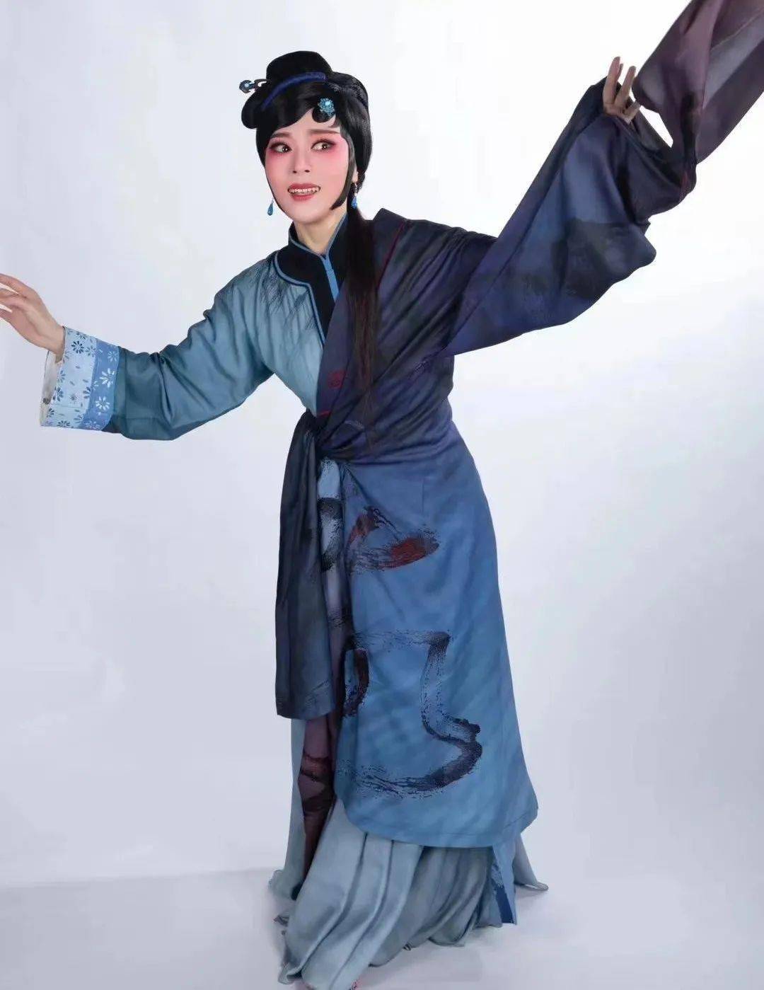 【文化绍兴】庞丽丽:用服饰展现戏曲之美(完整版)_工艺美术_传承_设计