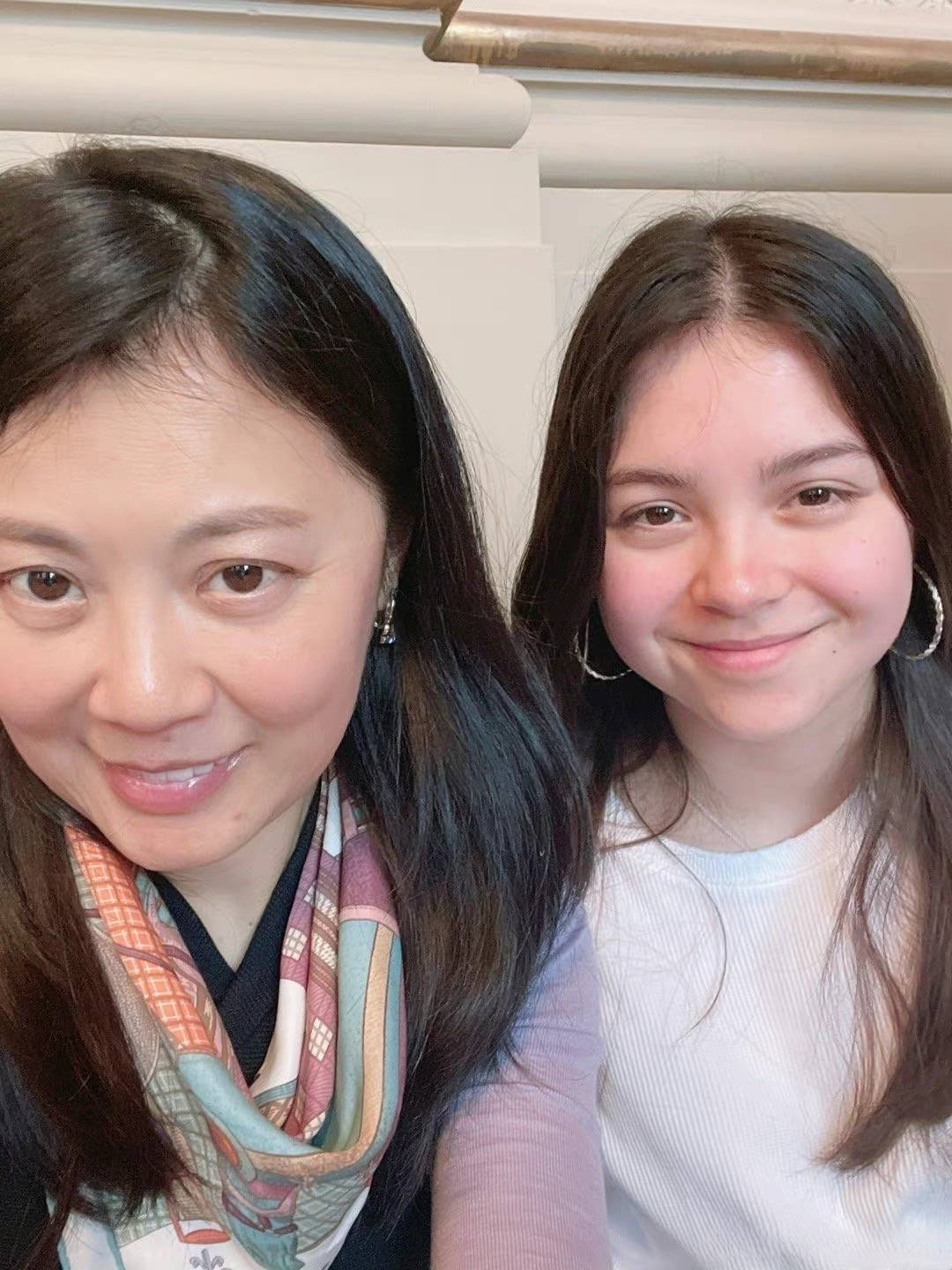 前央视主持人姜丰,混血龙凤胎子女已经十六岁,长相随父母,俩人各一个