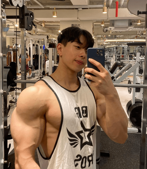 韩国健美肌肉男图片