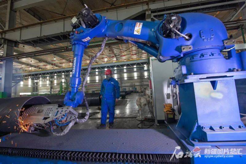 在全疆率先基本实现社会主义现代化目标——访克拉玛依市委书记石岗