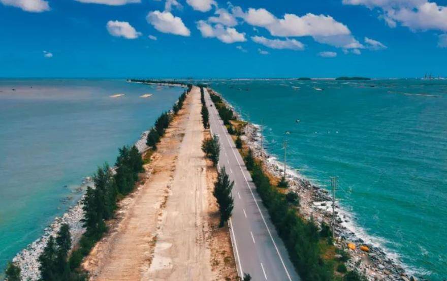 广西一条漂亮的海上公路,靠填海造地建成的,不知道的请看过来_钦州