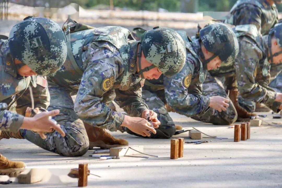 近日,武警第二機動總隊某支隊組織工兵分隊開展多課目實爆作業考核.