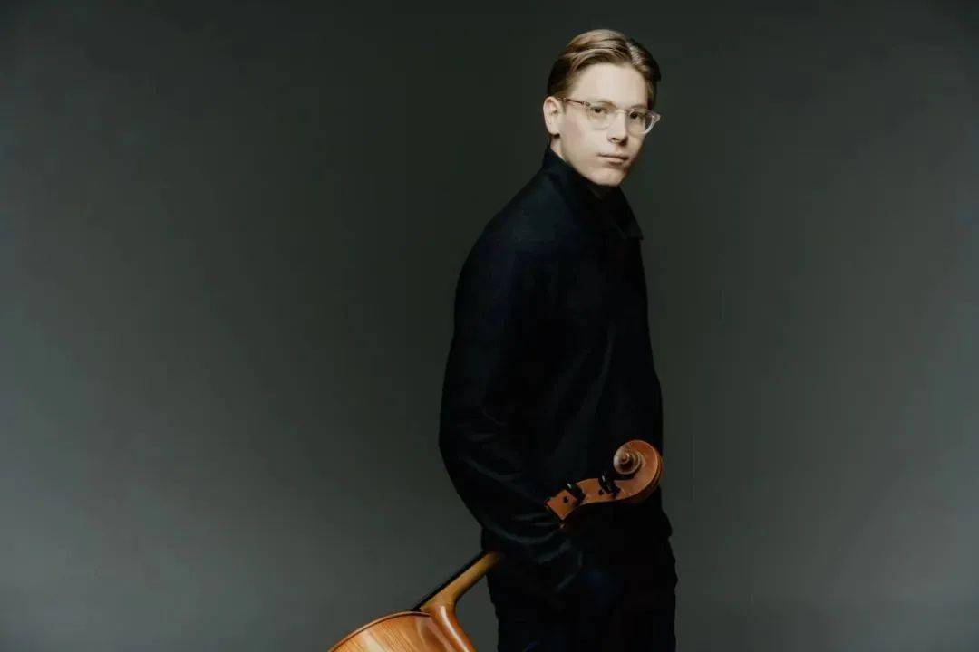 王羽佳官宣恋情,网友:古典音乐界最强cp_克劳斯·麦凯莱_钢琴_音乐课