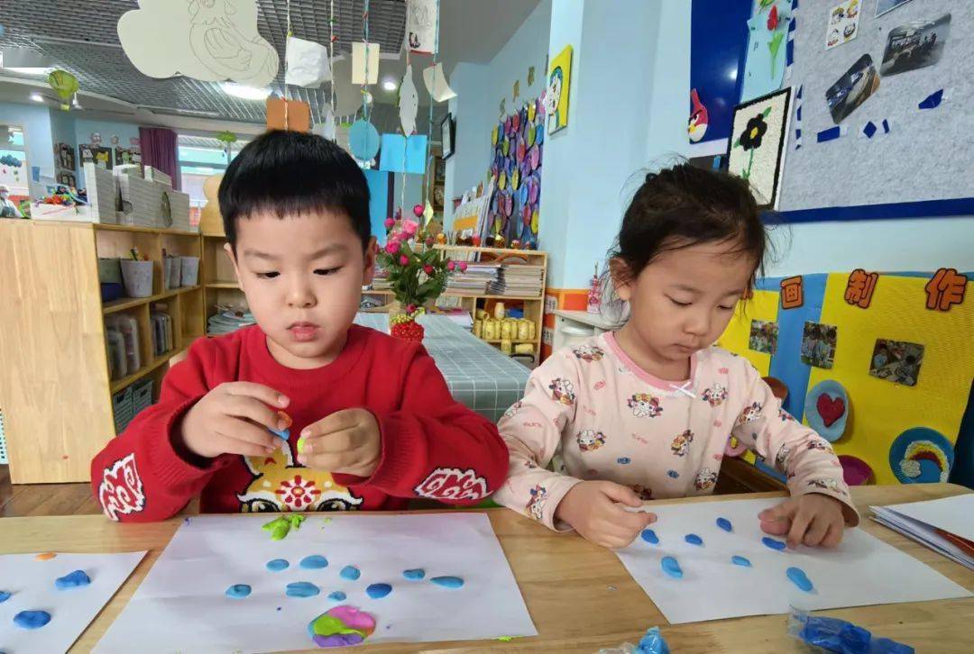 区明珠公馆幼儿园开展雨水节气活动