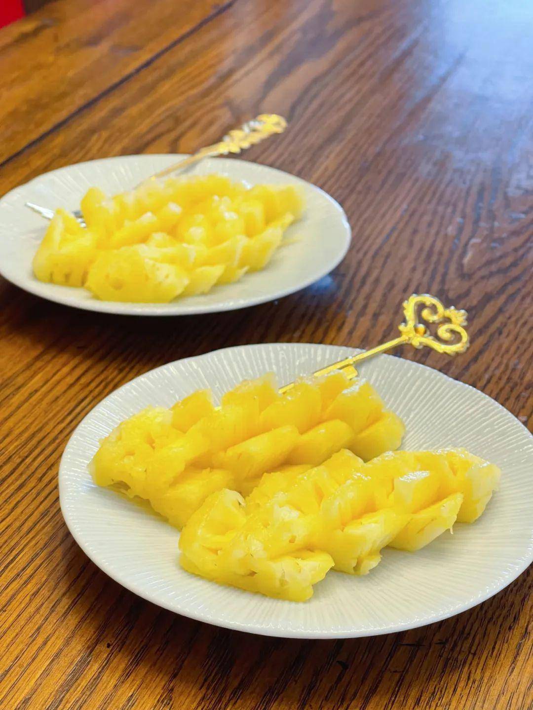 只需要2分钟就能把菠萝切好看!