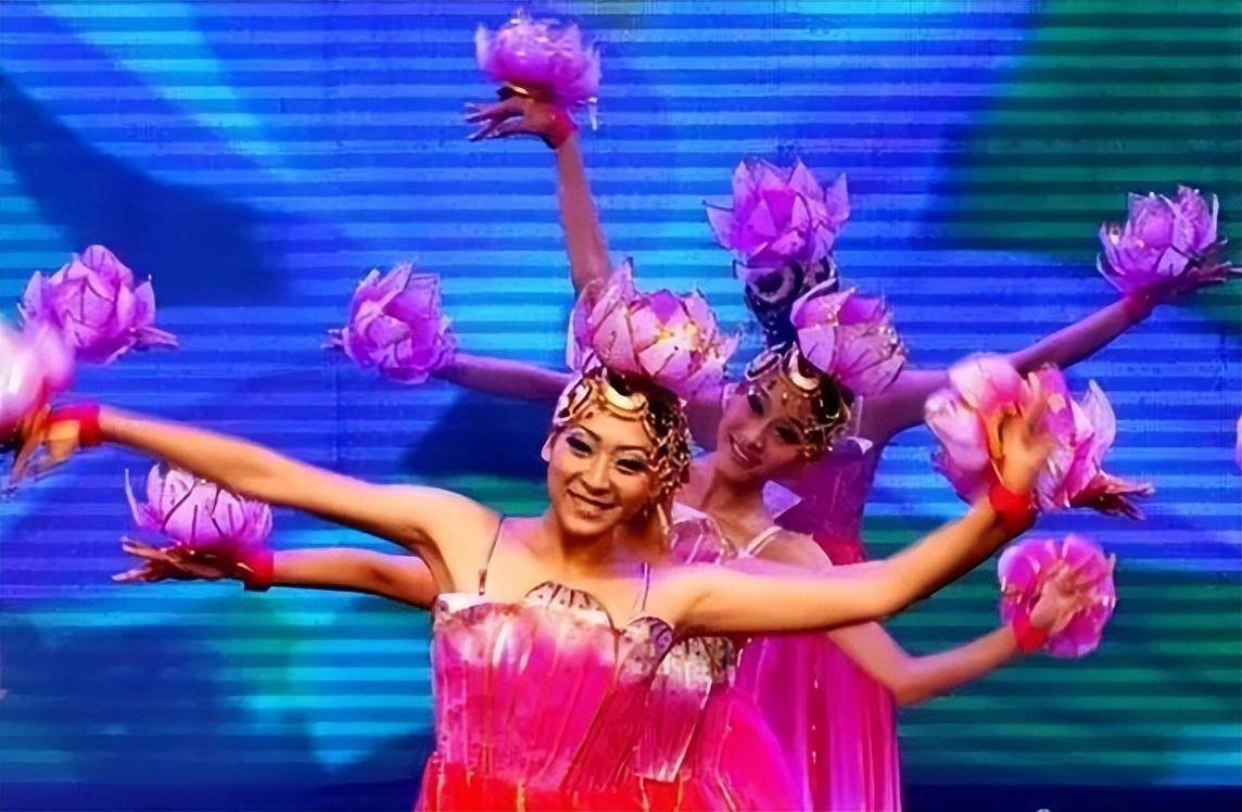 荷花舞 来自搜狐网