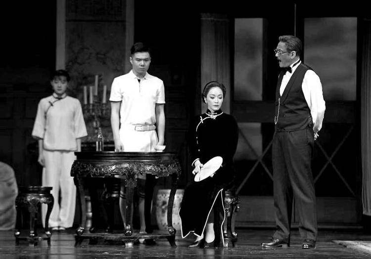 北京人艺经典《雷雨》再上演 演员迭代把人物塑造放在首位_舞台_观众_剧中