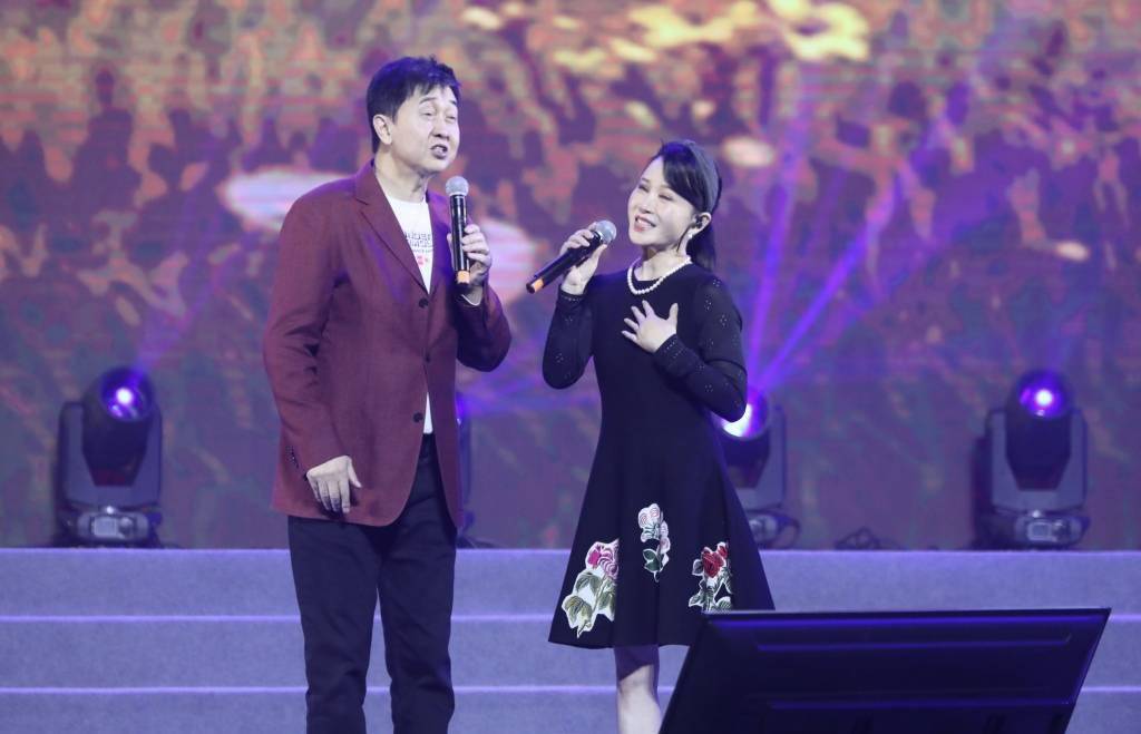 付笛声任静夫妻出席商业演出 合唱成名曲《知心爱人》_丽水_浙江_直播