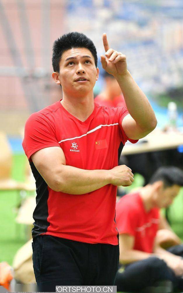 [图集]世界冠军钟齐鑫在海南指导国家攀岩队训练_主管_教练_中国