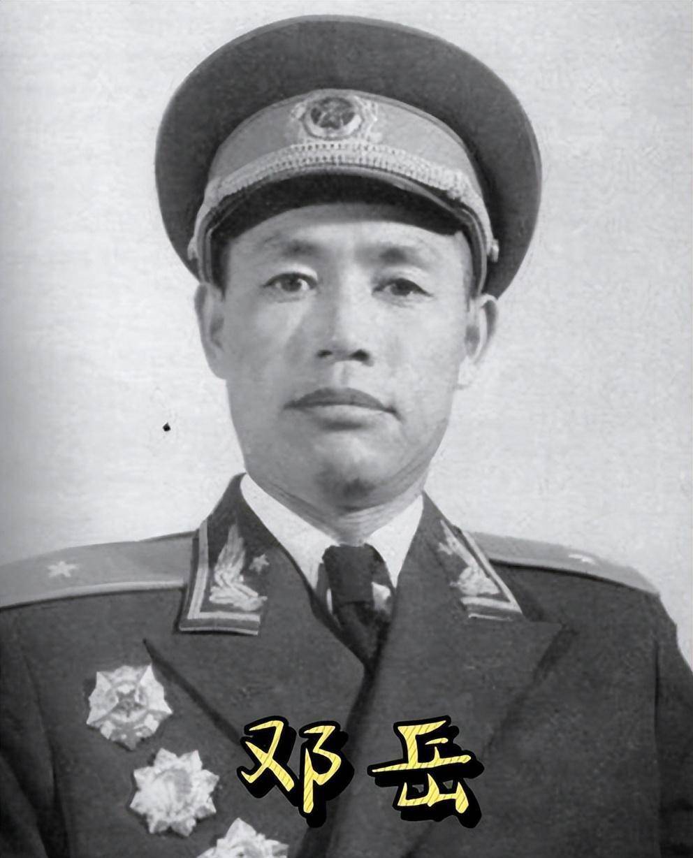 红色回忆:1971年,邓岳将军偶遇烈士遗孀,询问其独子近况:该告诉孩子