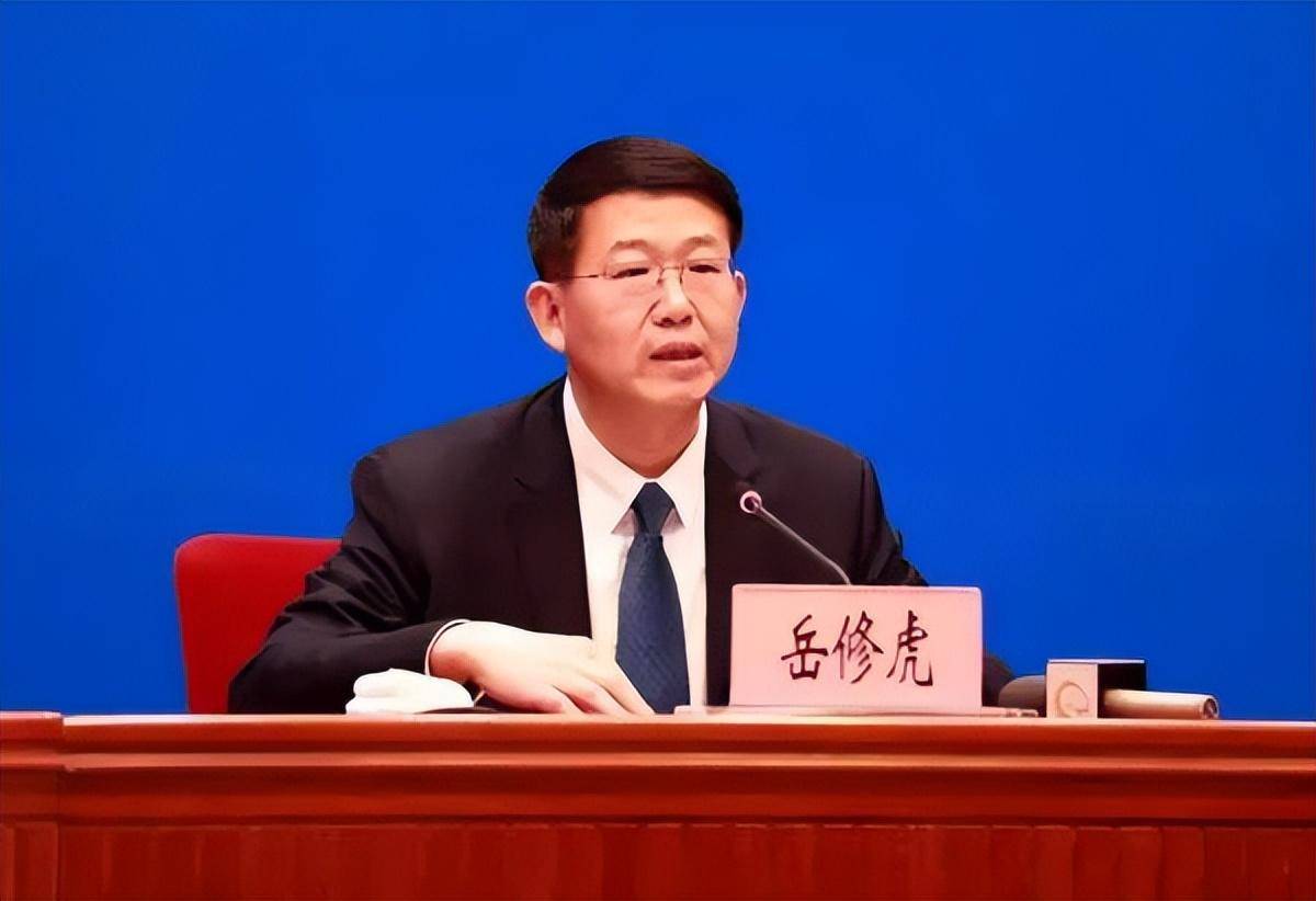 全国最年轻公安厅长,不再担任省发改委党组书记_岳修虎_云南省_发展