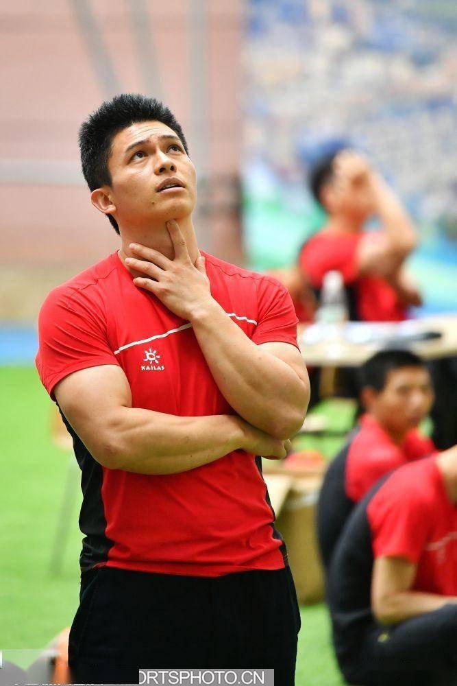 [图集]世界冠军钟齐鑫在海南指导国家攀岩队训练_主管_教练_中国