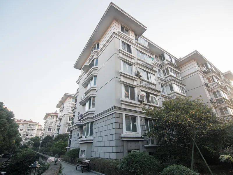 二手房市场,土地市场和新房市场,好像正在同步回暖,这