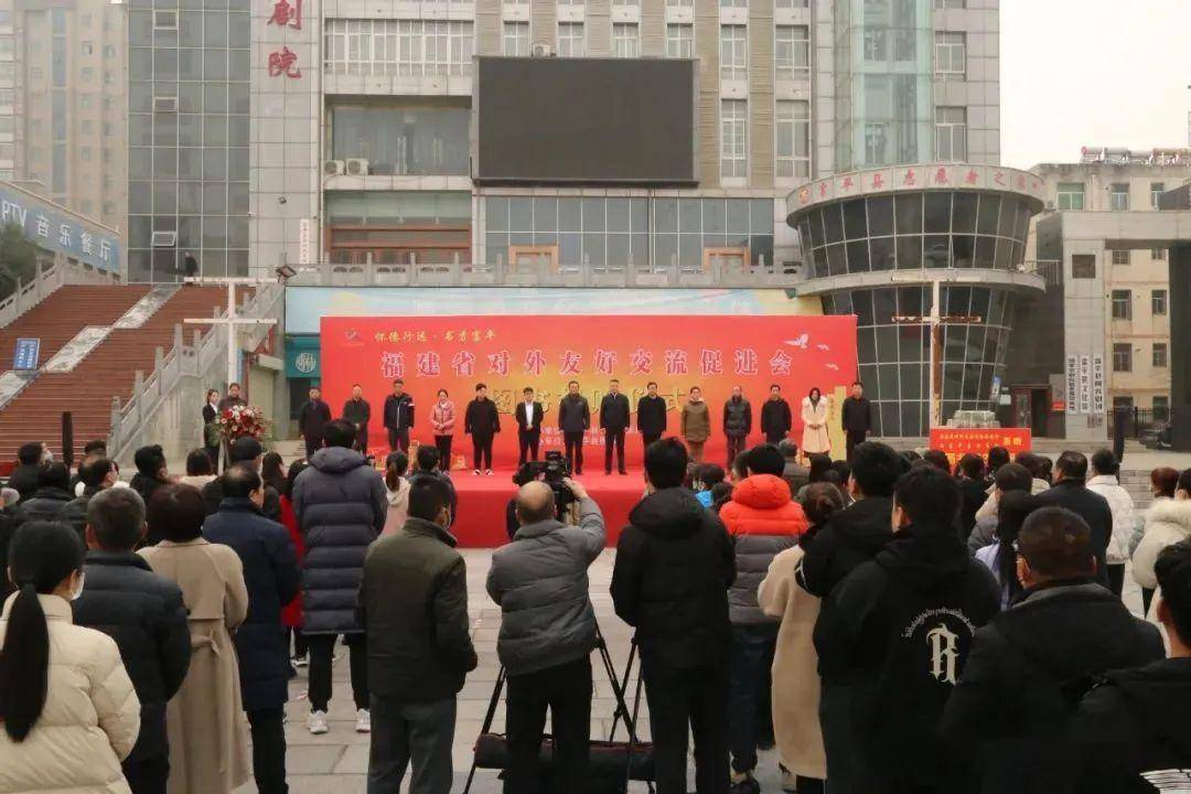 副会长李巧云,秘书长欧国强及8位企业代表,县政府副县长艾路阳出席