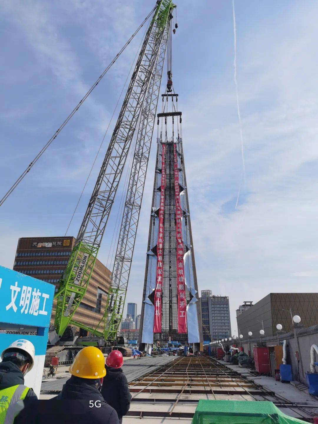 城建雙星丨中聯重科履帶吊助力天津地鐵8號線首幅地下連續牆施工_設備