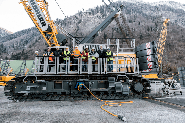 利勃海尔 交付美国东海岸第一台250吨非插电版履带吊!