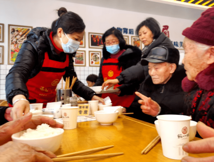金龙社区助老餐厅全新开业丨一种新型“助老+”服务模式正在眉山开启探索_家政_居民_培训