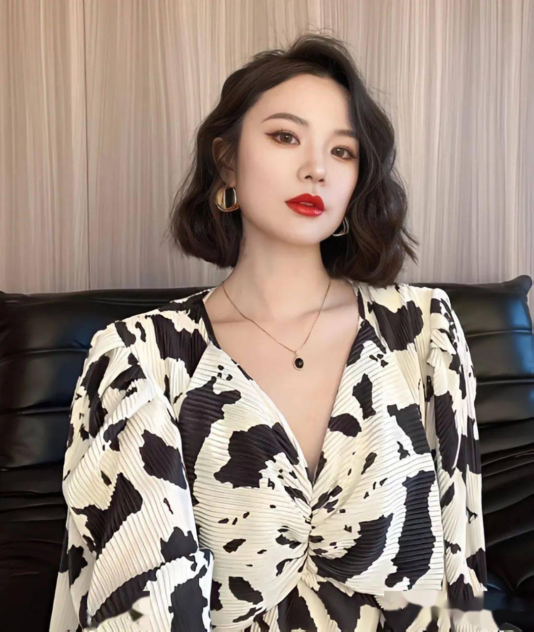 入春" 短烫发超减龄"_短发_发型_女生