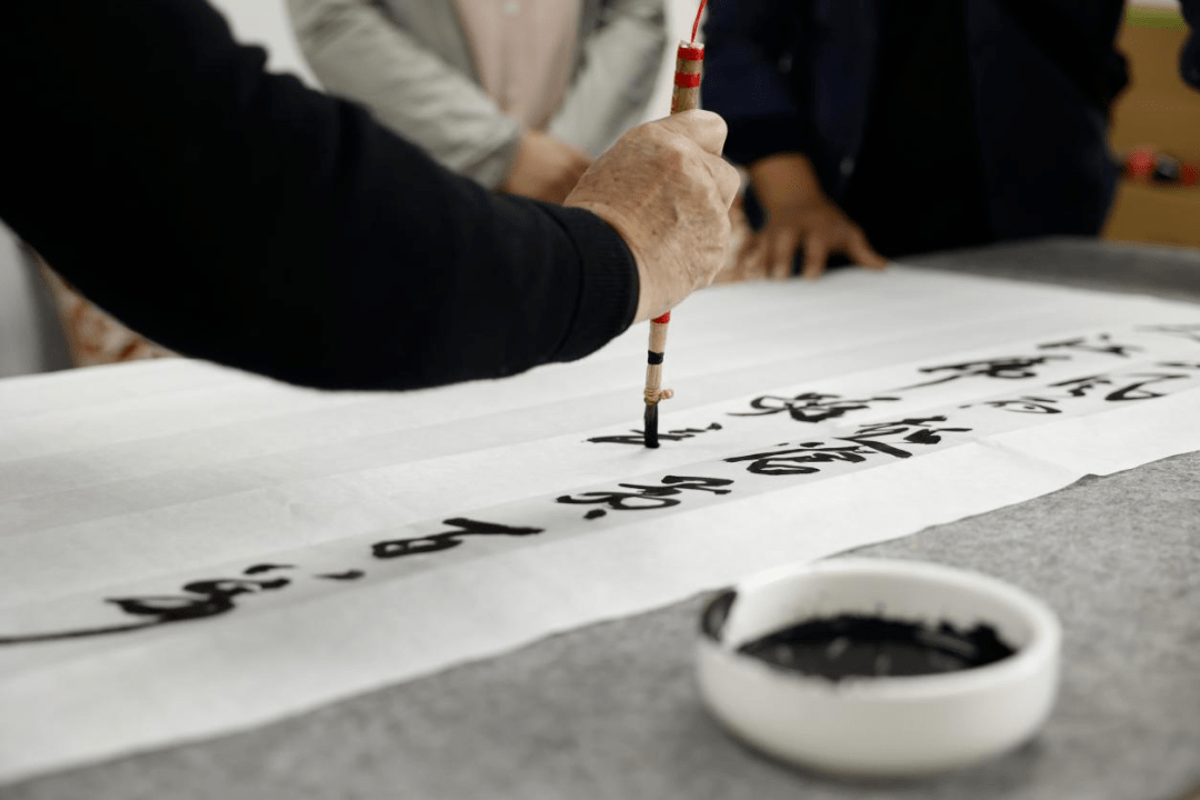 【文化点亮生活】以笔墨传情，以书画会友，民众街道这场书画雅集有点意思！_交流_爱好者