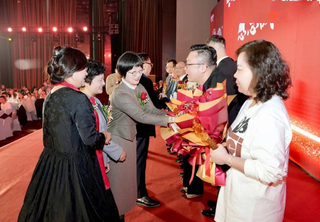 在大会上,海聆梦创始人兼总裁倪晨作为亲历者与见证者深情回顾了过去