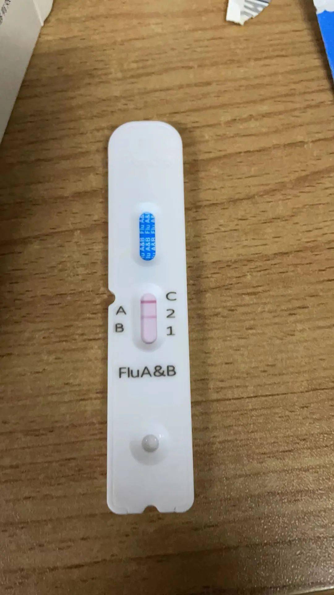 下午,远在西安读大学的儿子打来电话,说自己发烧了,测了下流感试纸