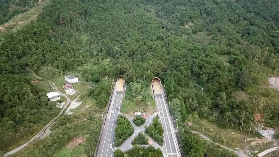 苍昭高速公路图片