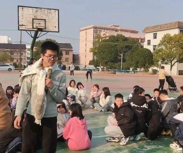 向阳生长,快乐少年——衡东县第二中学开展初三学生心理团辅活动_游戏