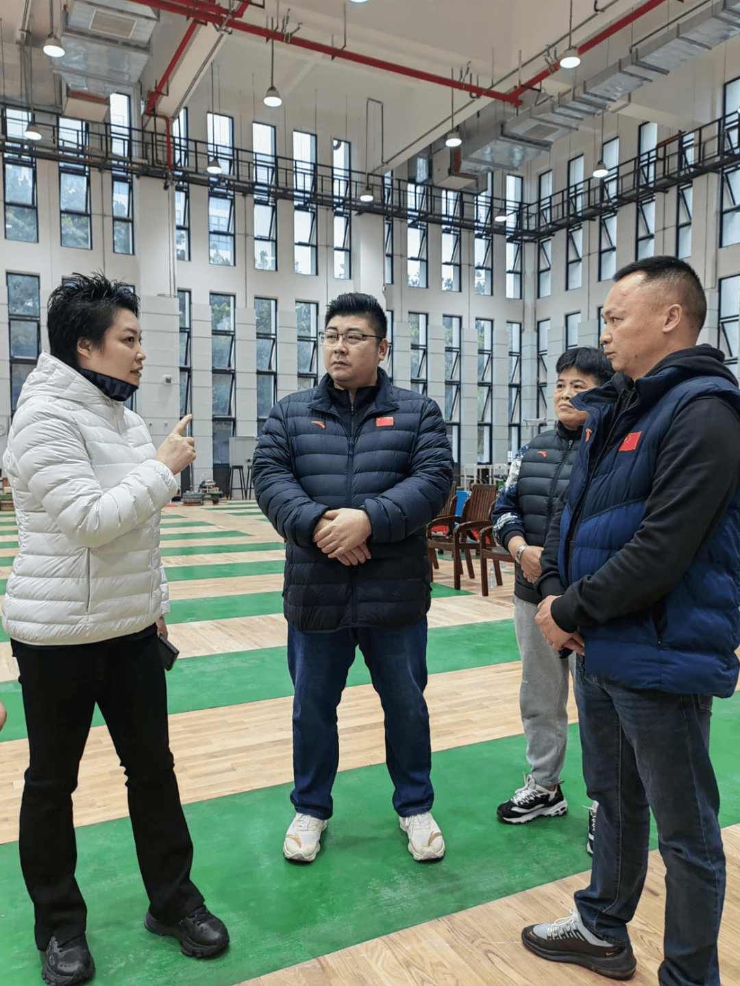 自治区体育局党组成员,副局长魏鹤一行到举重馆观看男子举重队冬训