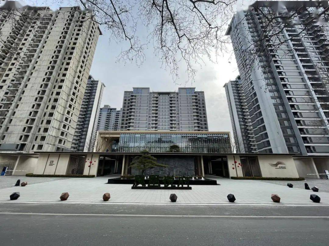 主城区的改善项目,笔者也调研过不少,中原区的昆仑望岳,惠济区的万科