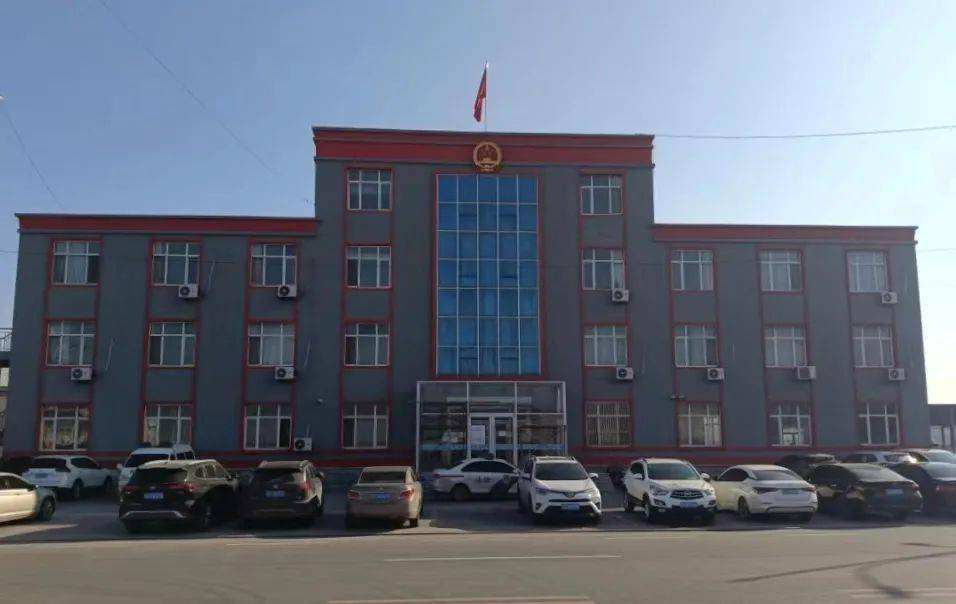 西柳人民法庭位于海城市西柳镇,属于乡村综合性人民法庭,负责审理西柳