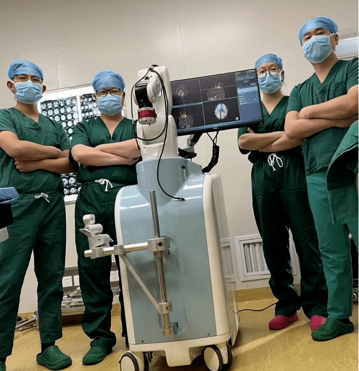 【华科·精准病例夹】六安市首例神经外科手术机器人辅助脑肿瘤切除