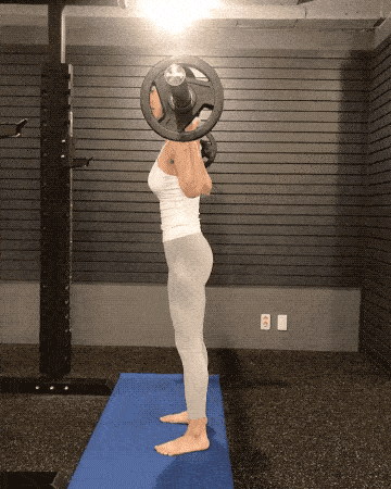 妹子健身房上演"真空"深蹲,网友眼睛都直了…_瑜伽_动作_颜色