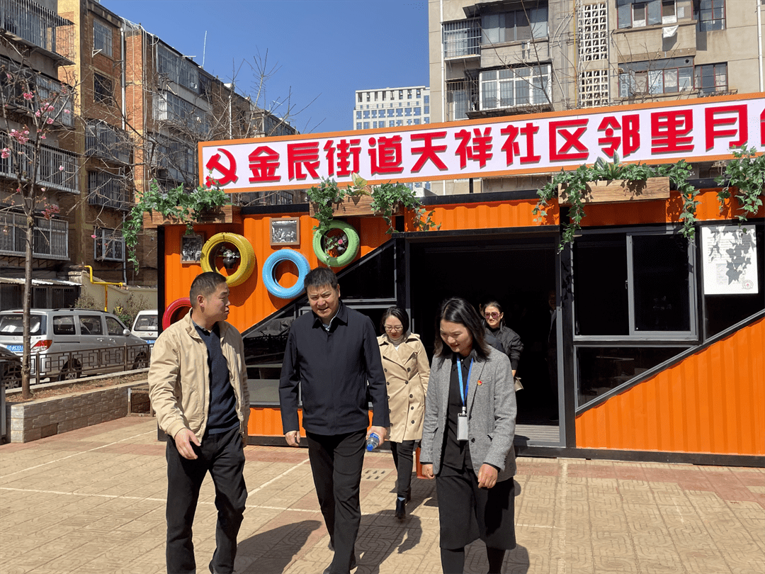 马斌一行首先来到金辰街道天祥社区,实地走访云南省精神病院职工宿舍