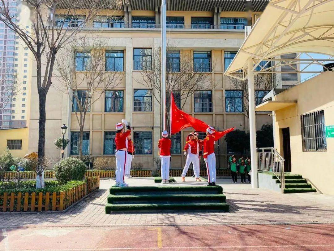 未央区大白杨小学举办学雷锋志愿服务活动