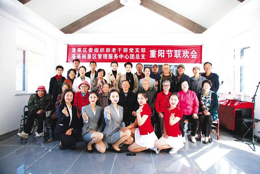 蓬莱阁景区导游科: 用青春践行雷锋精神_旅游_游客_服务