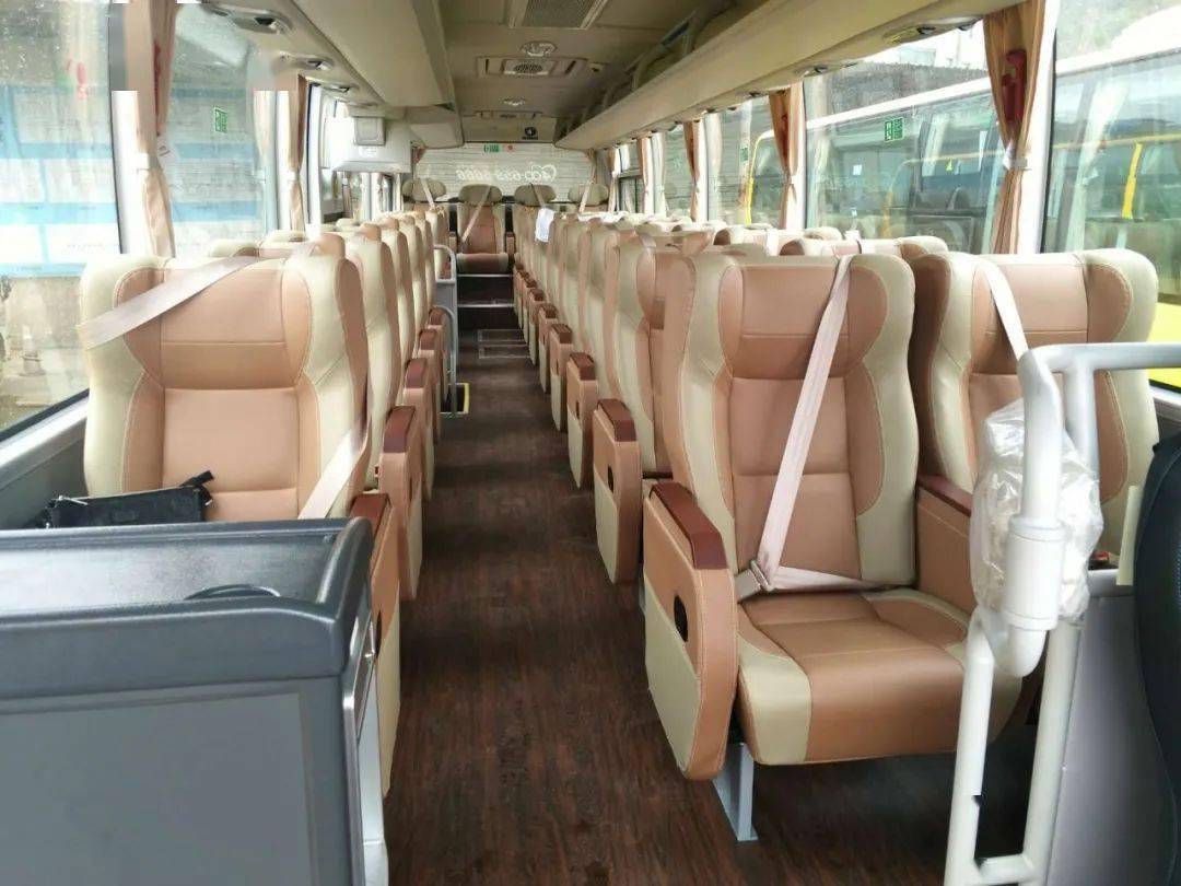 全程超豪华准五,1晚温德姆或希尔顿,乘坐2 1座豪华车,环保车 保险一价