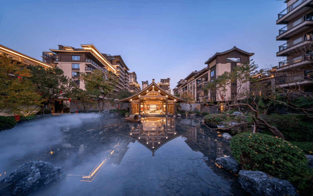 让业主享受愉悦归家的体验增设地面,墙面,顶部三重标识系统在地下室