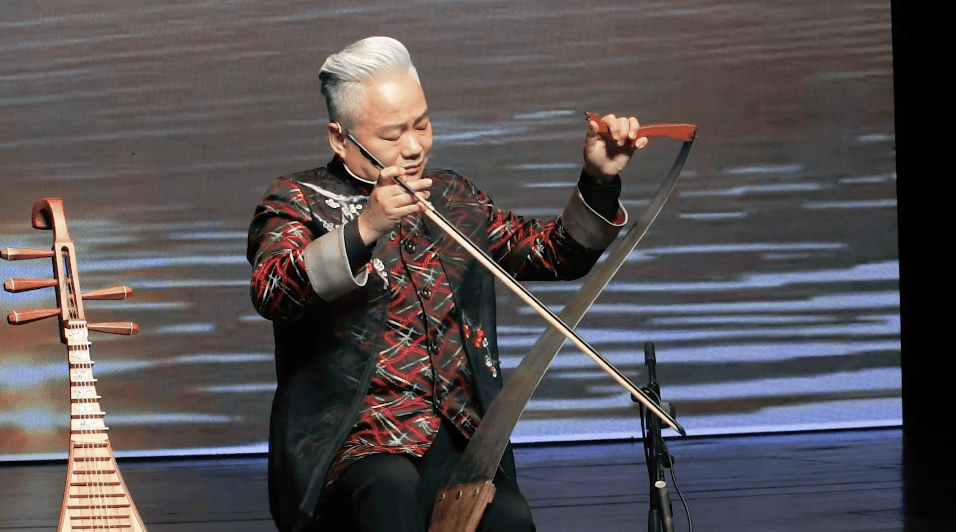 "国乐大师"方锦龙在惠演绎民乐之美_文化_惠州_琵琶