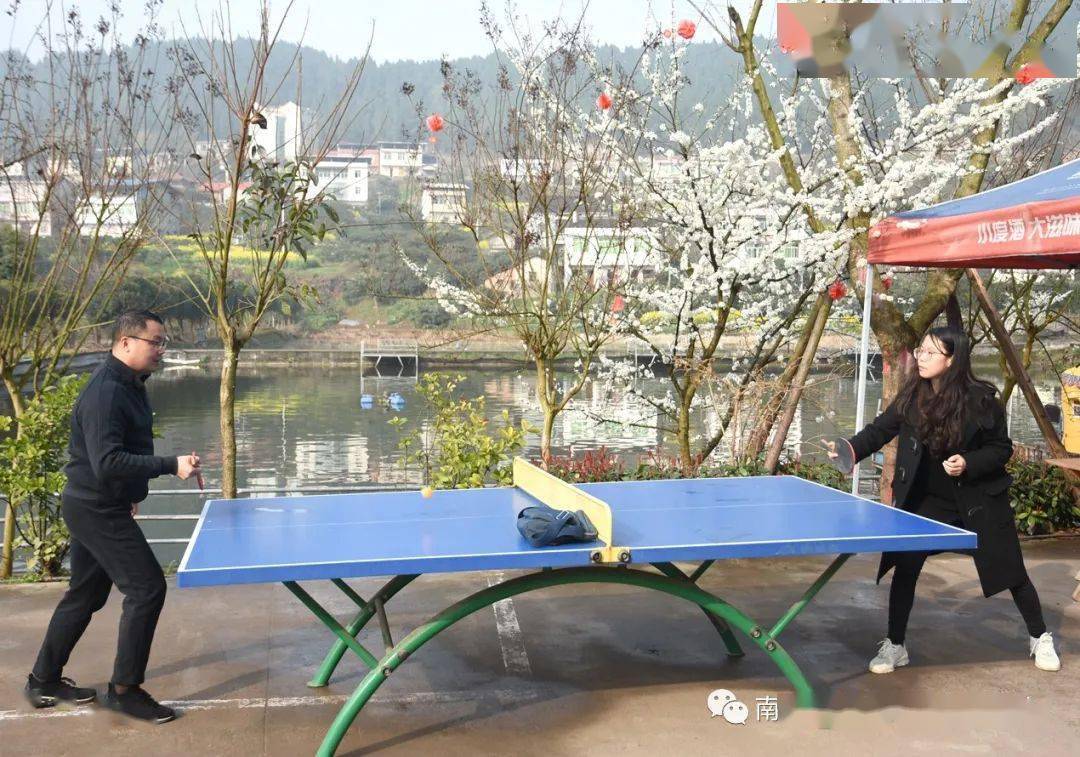 芳华展风采"庆祝"三八"妇女节主题活动_望月村_花草_力量